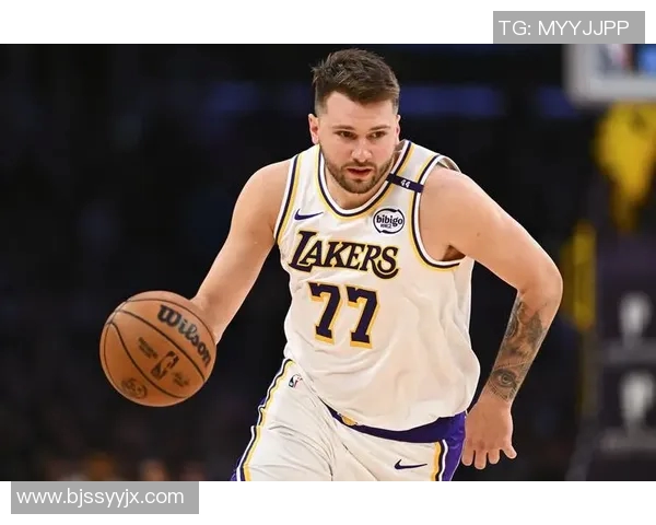 NBA新赛季东契奇新搭档加盟，湖人热火三方交易揭秘，双塔阵容优势与未来影响